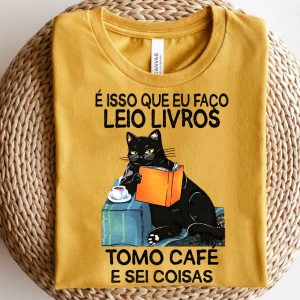 Camiseta Livros É Isso Que Eu Faço Leio Livros Tomo Café E Sei Coisas
