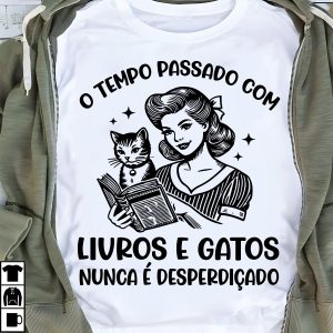 Camiseta Livros O Tempo Passado Com Livros E Gatos Nunca É Desperdiçado