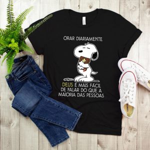 Camiseta Orar Diariamente Deus É Mais Fácil De Falar Do Que A Maioria Das Pessoas