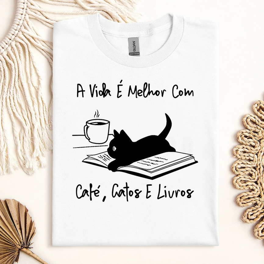Camiseta Livros A Vida É Melhor Com Café, Gatos E Livros