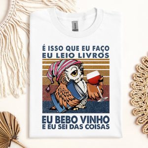Camiseta Livros É Isso Que Eu Faço Eu Leio Livros Eu Bebo Vinho E Eu Sei Das Coisas